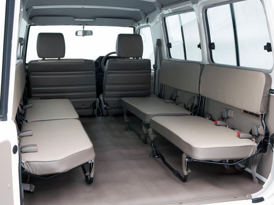  Toyota Land Cruiser 70 Troop Carrier 1999 года  (фото 5 из 14)